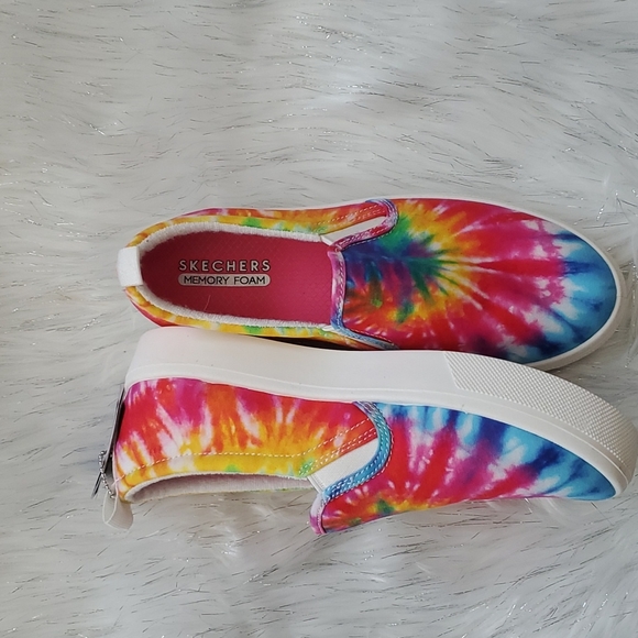 Women skechers tie-dye slip on sneakers - Picture 2 of 5